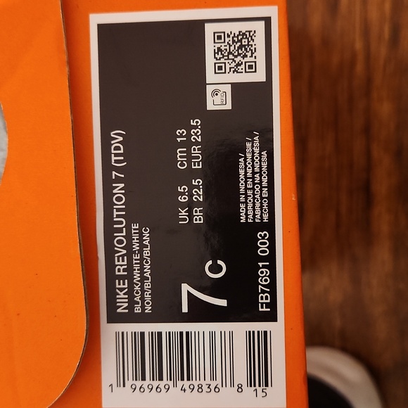 Nike revolution toddler sneakers - Picture 6 of 6